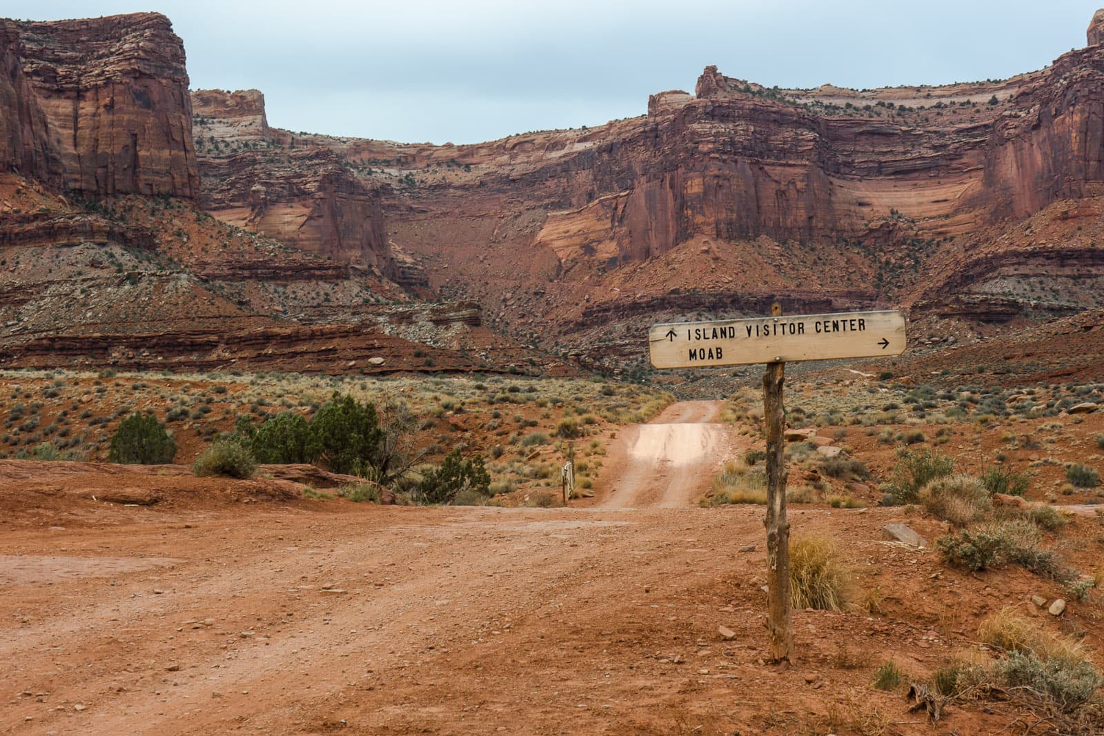 A 4x4 descending the White Rim Road in Canyonlands